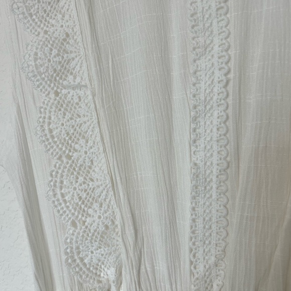 Elegant White Sleeveless Dress - Picture 3 of 10